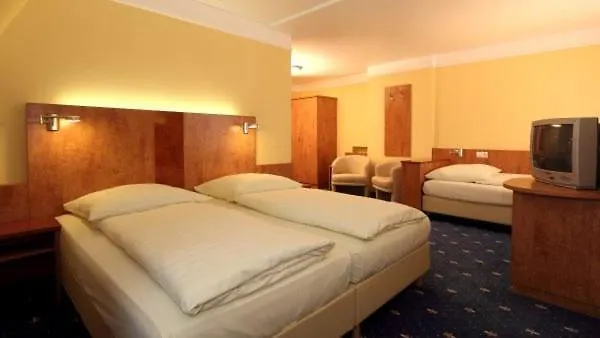 Astro - Nichtraucherhotel Otel 4*