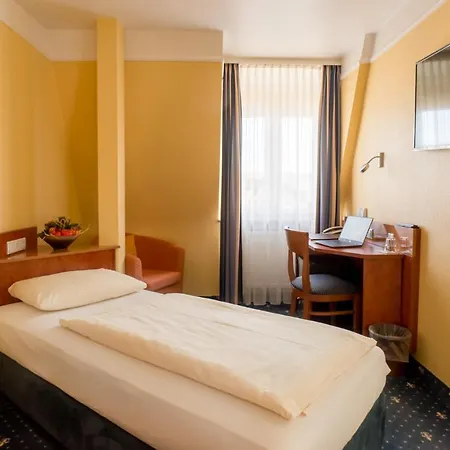 호텔 아스트로 - 니흐트라우허호텔 슈투트가르트