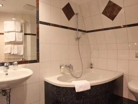 Astro - Nichtraucherhotel 4*