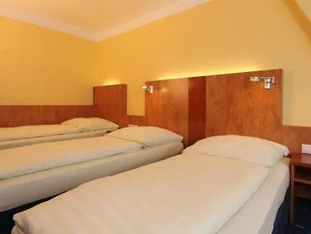 호텔 아스트로 - 니흐트라우허호텔 4*