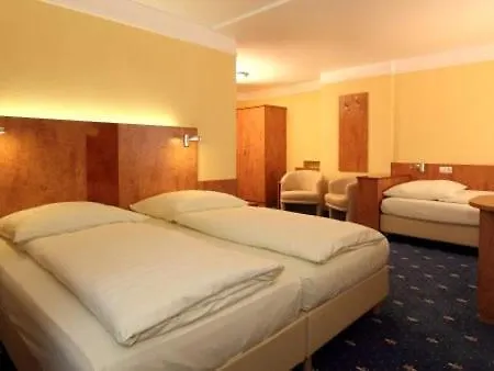 아스트로 - 니흐트라우허호텔 호텔 4*