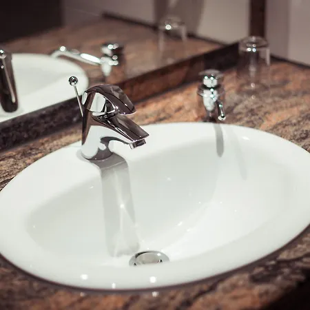 호텔 아스트로 - 니흐트라우허호텔 4*