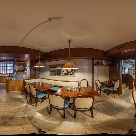 아스트로 - 니흐트라우허호텔 호텔