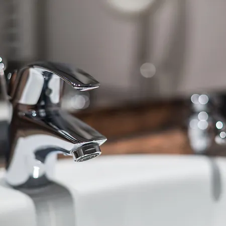 호텔 아스트로 - 니흐트라우허호텔 슈투트가르트