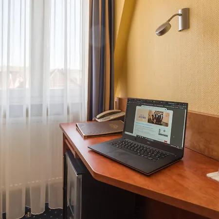 阿斯特洛公寓式酒店 - 尼克特劳忽尔酒店 酒店 4*