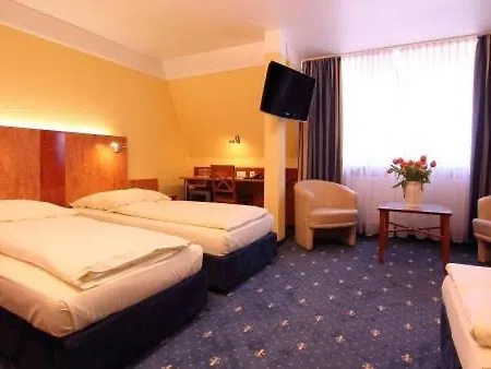 Отель Astro - Nichtraucherhotel Штутгарт