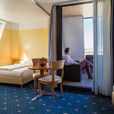 Astro - Nichtraucherhotel Отель