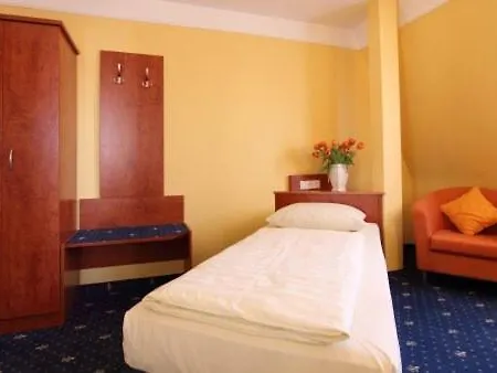 Отель Astro - Nichtraucherhotel 4*